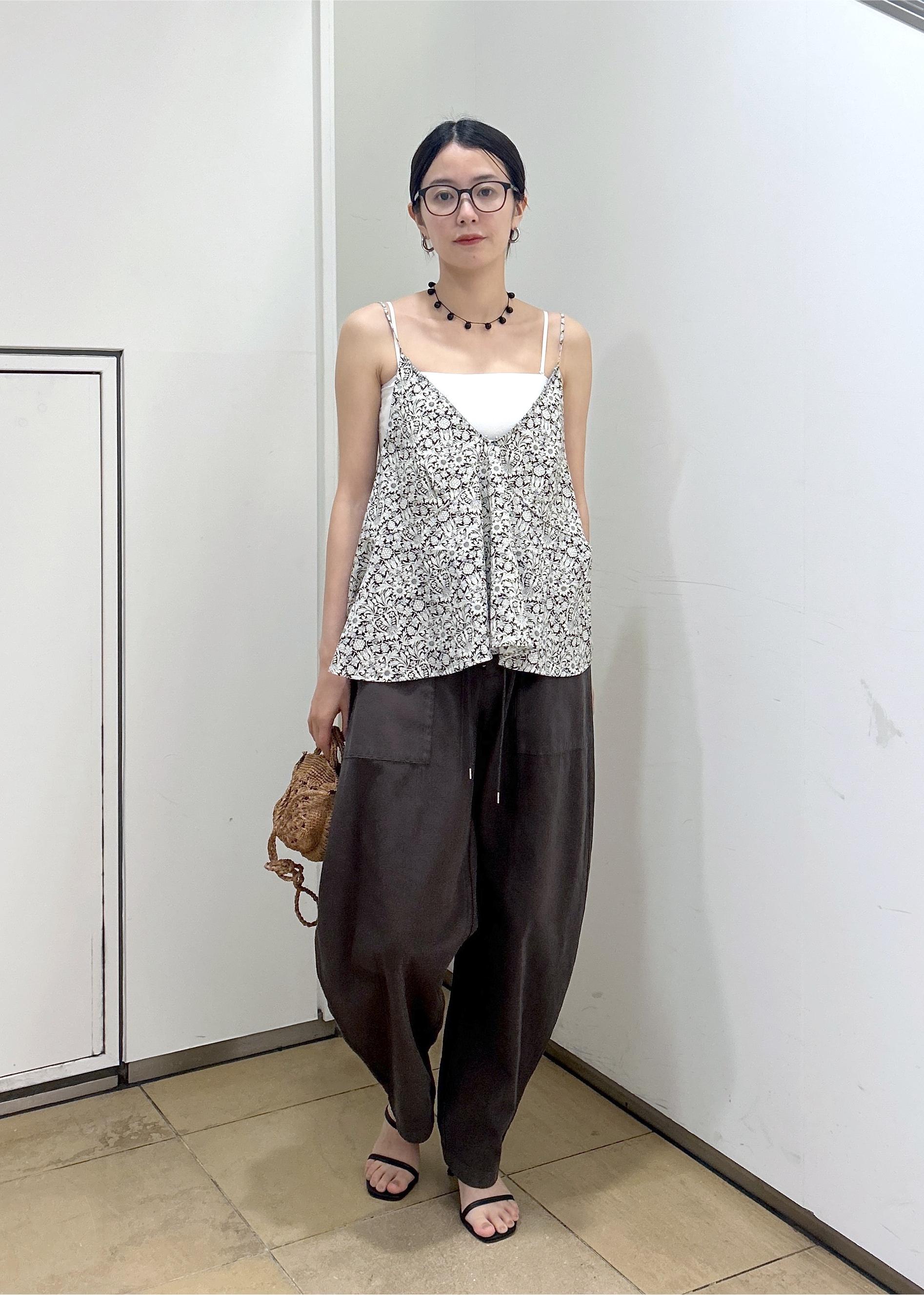 SALON adam et rope'のリバティレイヤードキャミソールを使ったコーディネートを紹介します。｜Rakuten Fashion(楽天ファッション／旧楽天ブランドアベニュー)7322051