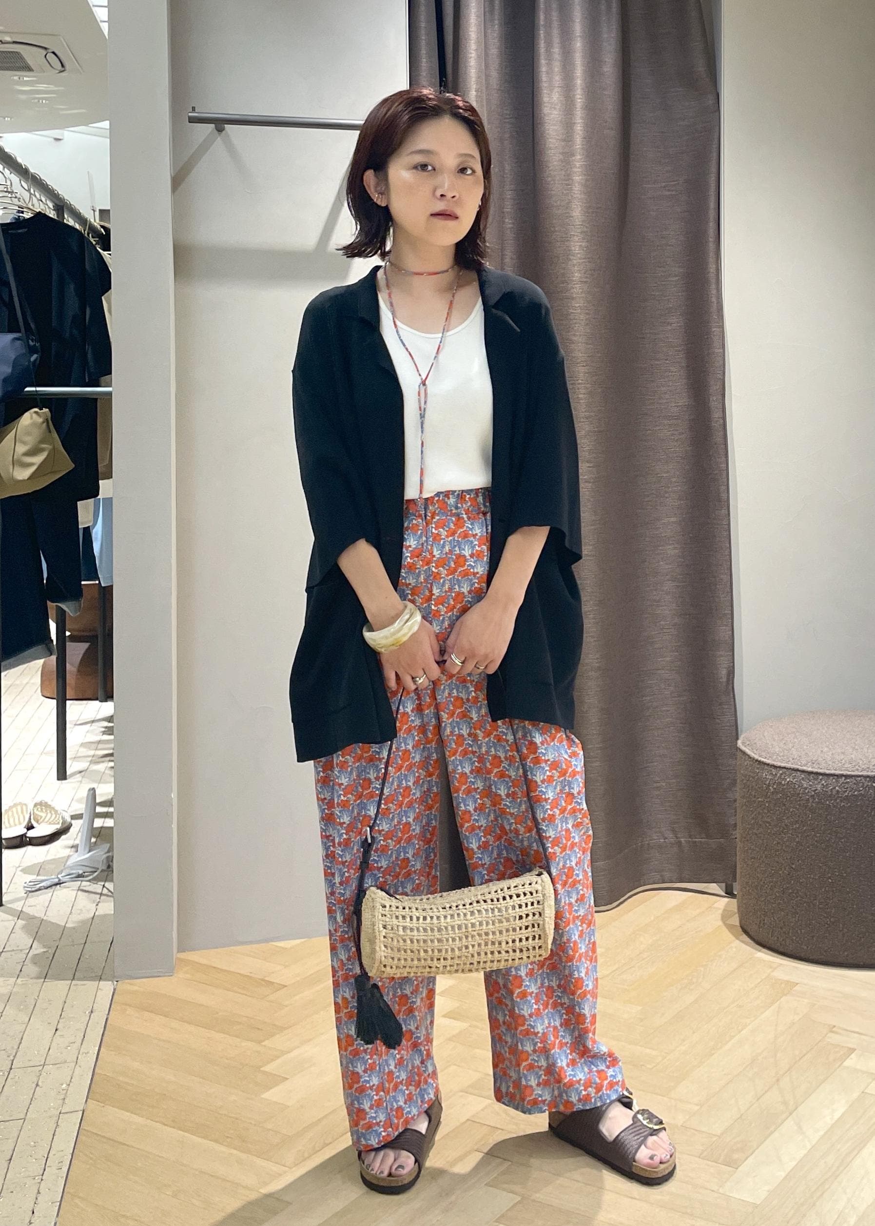 SALON adam et rope'のリバティイージーリラックスパンツを使ったコーディネートを紹介します。｜Rakuten Fashion(楽天ファッション／旧楽天ブランドアベニュー)7322018