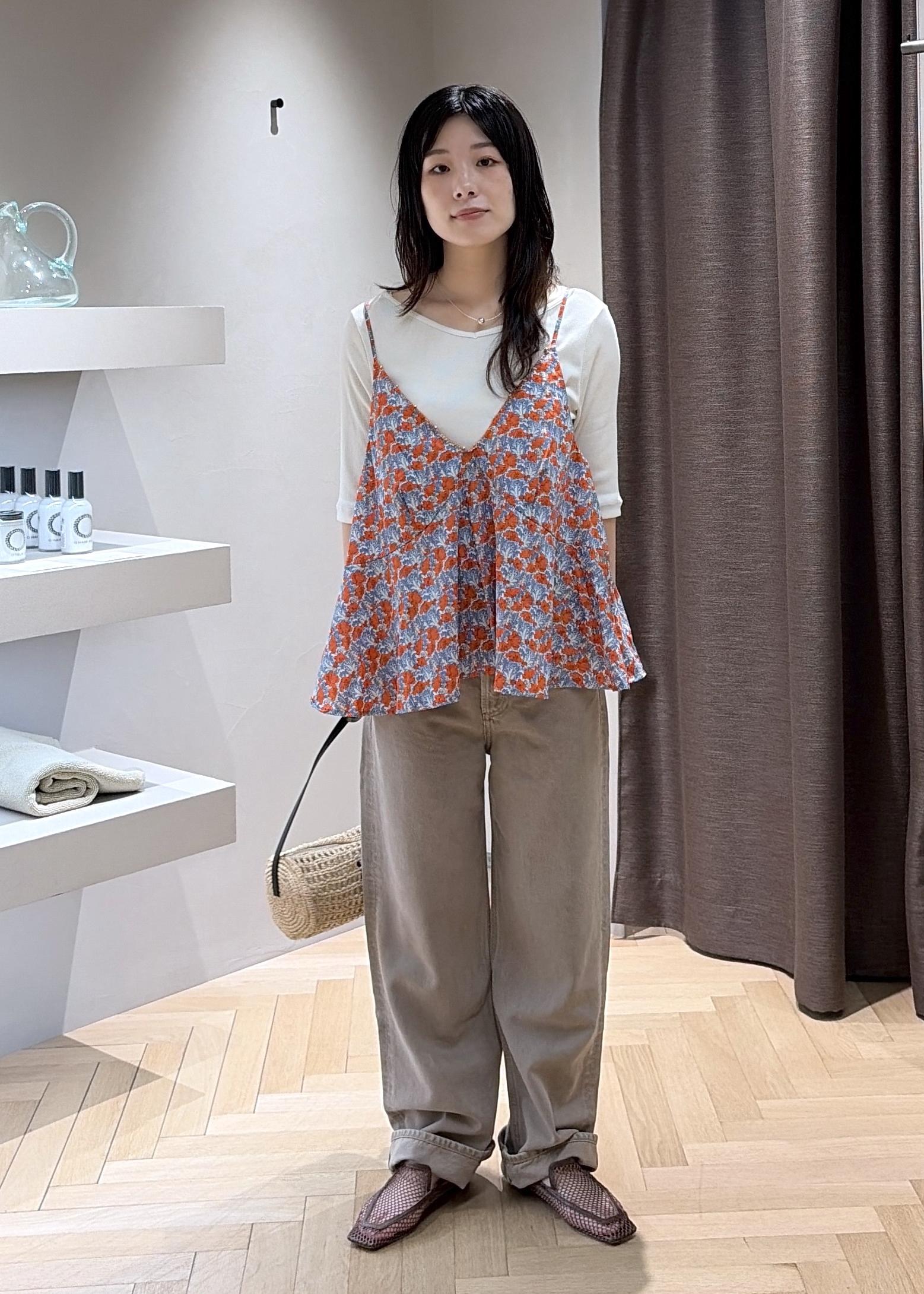 SALON adam et rope'のハイウェットテレコ2WAYネックTを使ったコーディネートを紹介します。｜Rakuten Fashion(楽天ファッション／旧楽天ブランドアベニュー)7345946