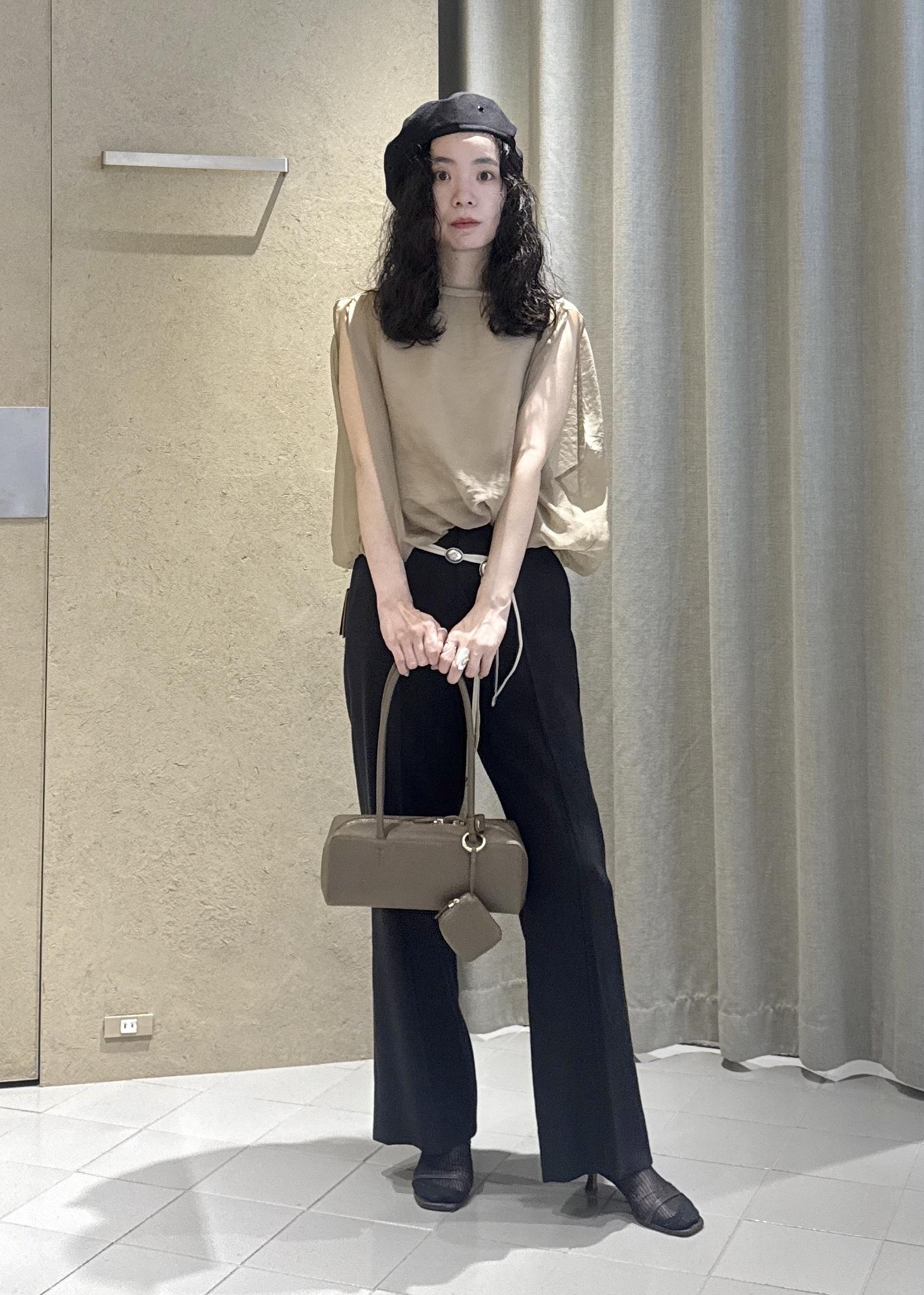 SALON adam et rope'の【WEB限定】シアーオーガンジーバルーンプルオーバーを使ったコーディネートを紹介します。｜Rakuten Fashion(楽天ファッション／旧楽天ブランドアベニュー)7368695