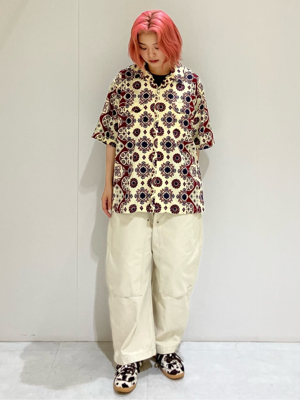 FREAK’S STOREのリラックスフィット フラッグロゴ ヘムコード ポケットTシャツ ピグメントを使ったコーディネートを紹介します。｜Rakuten Fashion(楽天ファッション／旧楽天ブランドアベニュー)7277696