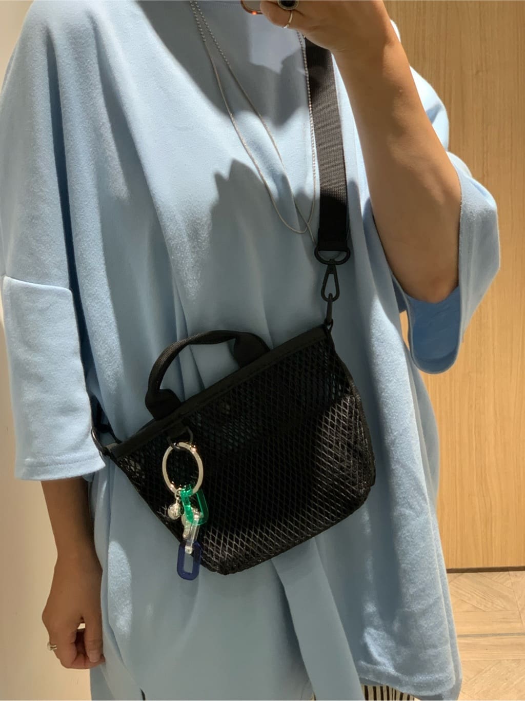 ear PAPILLONNERの【ouchi/ほし企画】ミニダイヤメッシュ2WAYトートバッグを使ったコーディネートを紹介します。｜Rakuten Fashion(楽天ファッション／旧楽天ブランドアベニュー)7279232