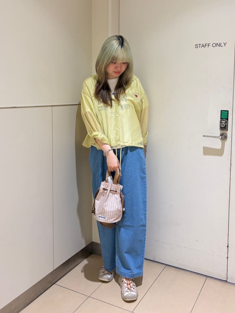 FREAK’S STOREの<新色追加>FRUIT OF THE LOOM  別注 シアー ストライプ フードシャツ 全3色を使ったコーディネートを紹介します。｜Rakuten Fashion(楽天ファッション／旧楽天ブランドアベニュー)7280614