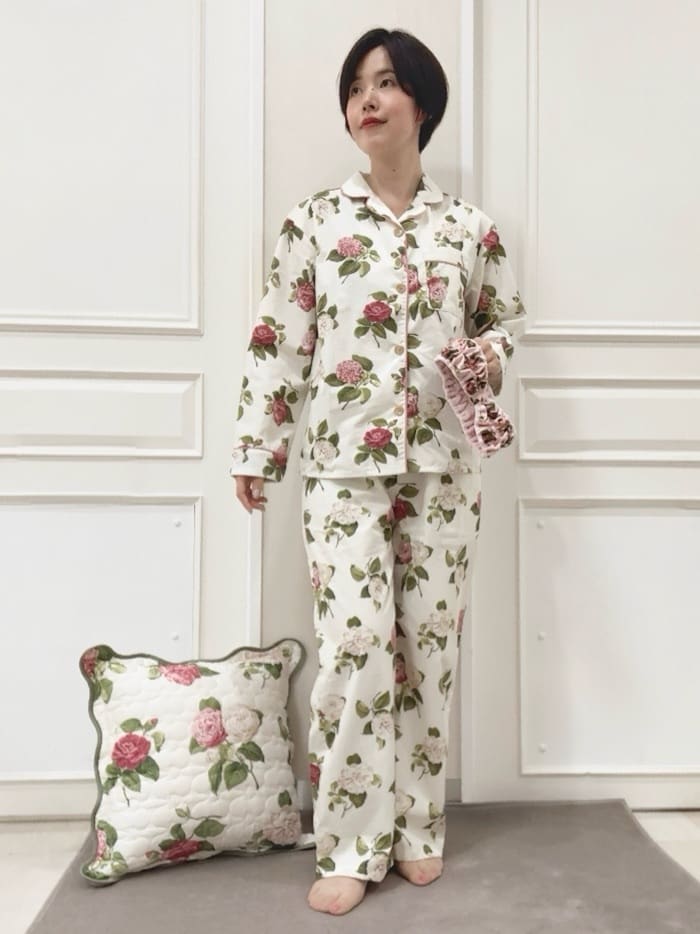LAURA ASHLEY | カミール柄 コットンプリントパジャマ | Rakuten