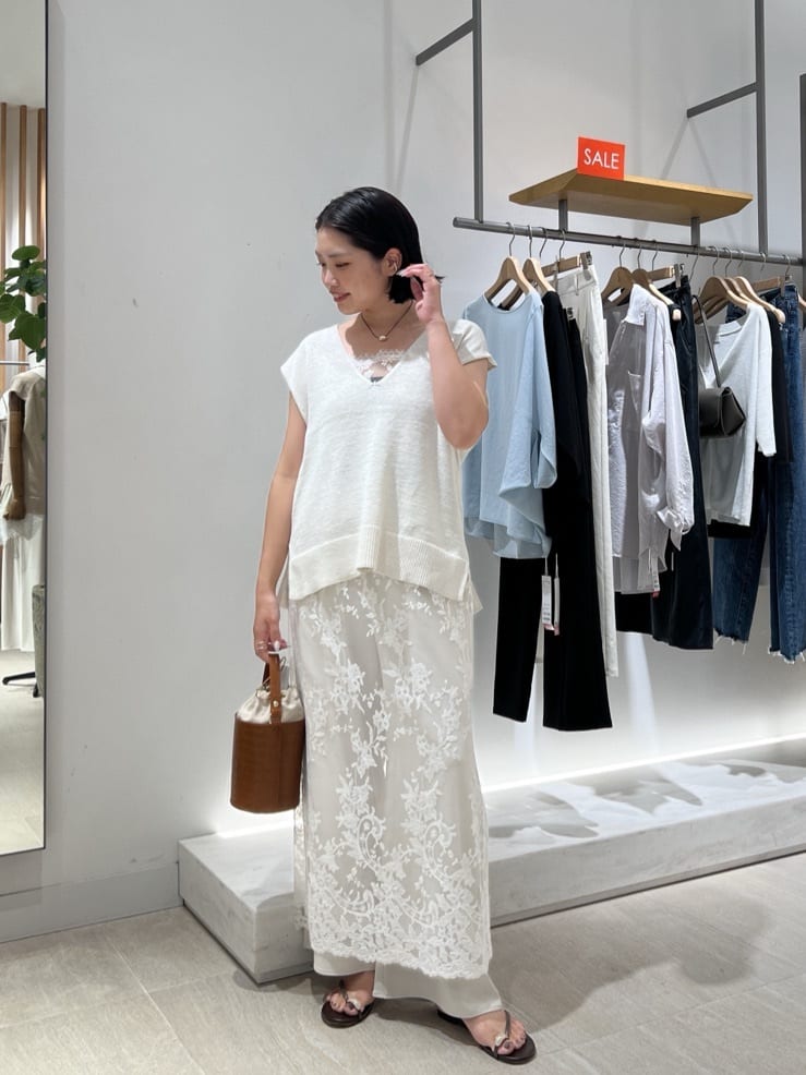 GALLARDAGALANTEのサイドスリットニットを使ったコーディネートを紹介します。｜Rakuten Fashion(楽天ファッション／旧楽天ブランドアベニュー)7287006