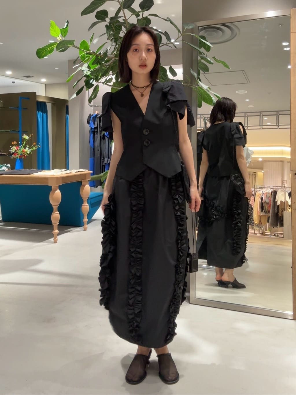 HeRIN.CYEのRibbon shoulder vestを使ったコーディネートを紹介します。｜Rakuten Fashion(楽天ファッション／旧楽天ブランドアベニュー)7290339
