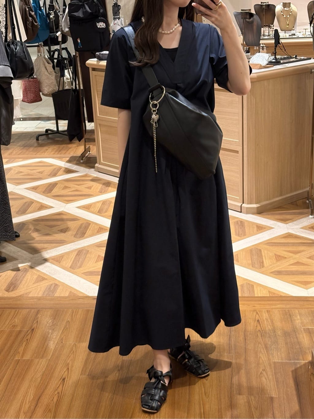 ear PAPILLONNERのイージーケアVネックワンピース【SUM1 STYLE】を使ったコーディネートを紹介します。｜Rakuten Fashion(楽天ファッション／旧楽天ブランドアベニュー)7292676