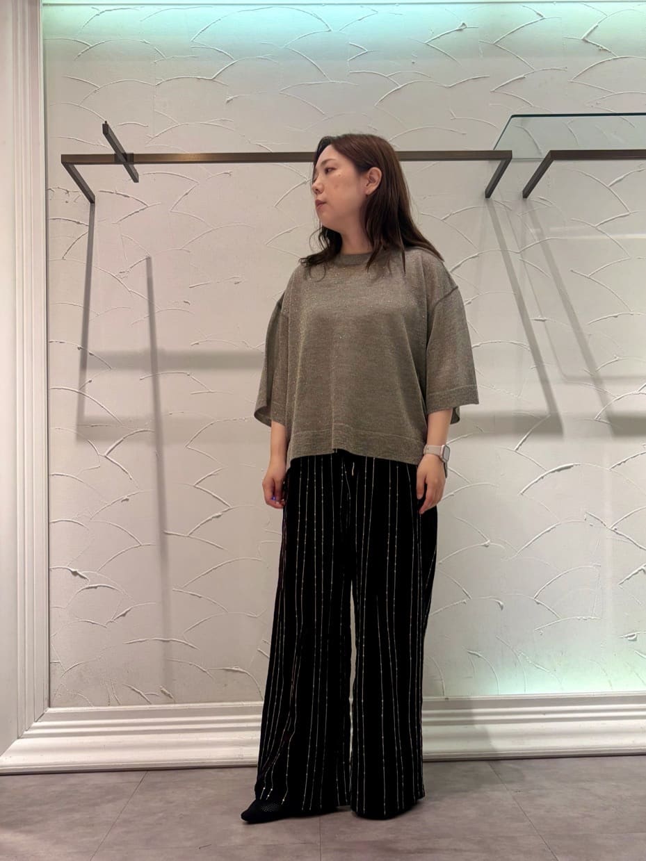 MAYSON GREYのシアーラメ裏毛ハーフスリーブニットプルオーバーを使ったコーディネートを紹介します。｜Rakuten Fashion(楽天ファッション／旧楽天ブランドアベニュー)7293146