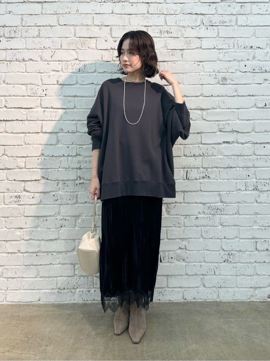 Whim Gazetteの【GEMINI】オーバーバックプリントスウェットを使った