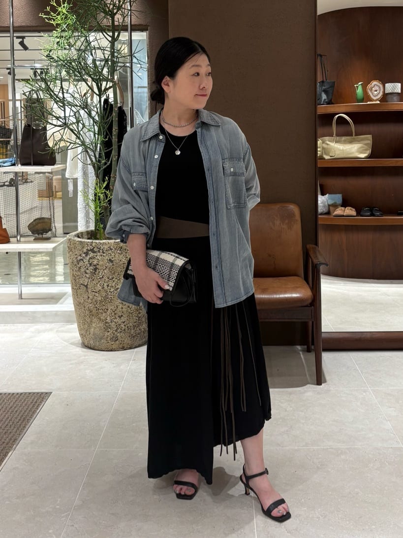 GALLARDAGALANTEの【驚くほど軽い!】シアーデニムシャツを使ったコーディネートを紹介します。｜Rakuten Fashion(楽天ファッション／旧楽天ブランドアベニュー)7294035