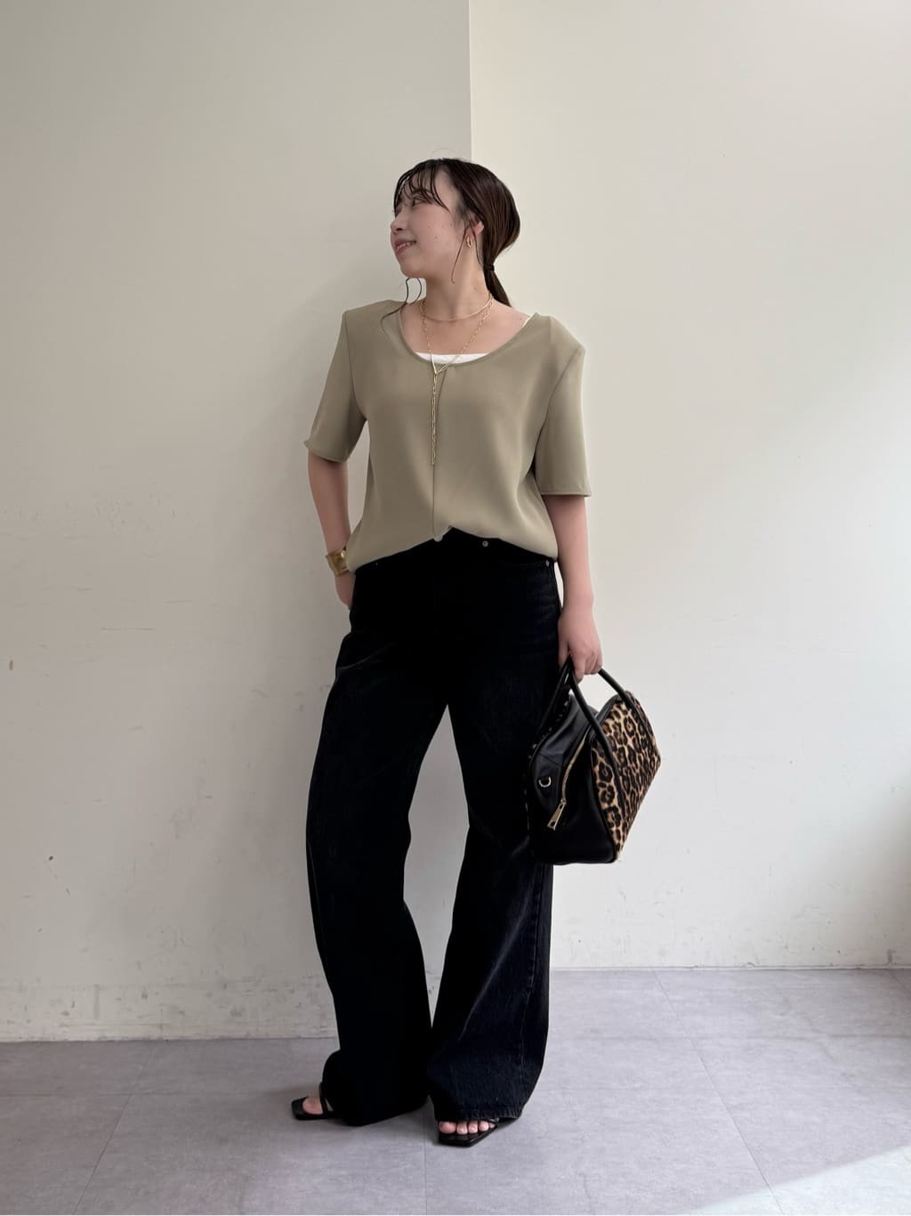GALLARDAGALANTEの【セットアップ対応】2WAYハーフスリーブブラウスを使ったコーディネートを紹介します。｜Rakuten Fashion(楽天ファッション／旧楽天ブランドアベニュー)7294294