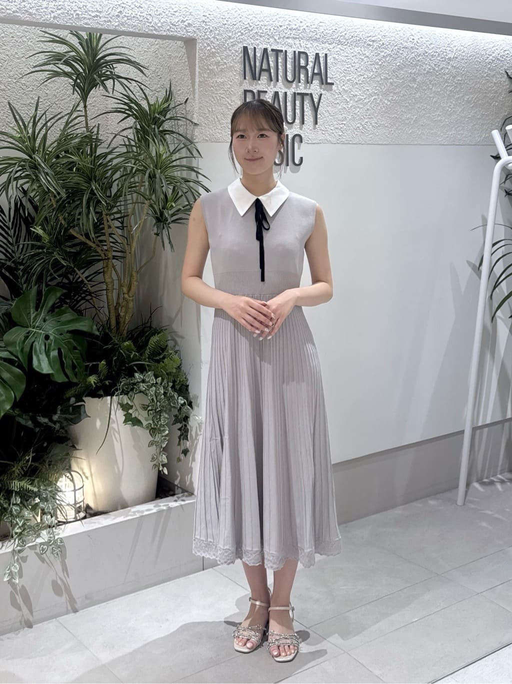 NATURAL BEAUTY BASIC | シャツカラーナローリボンニットワンピース