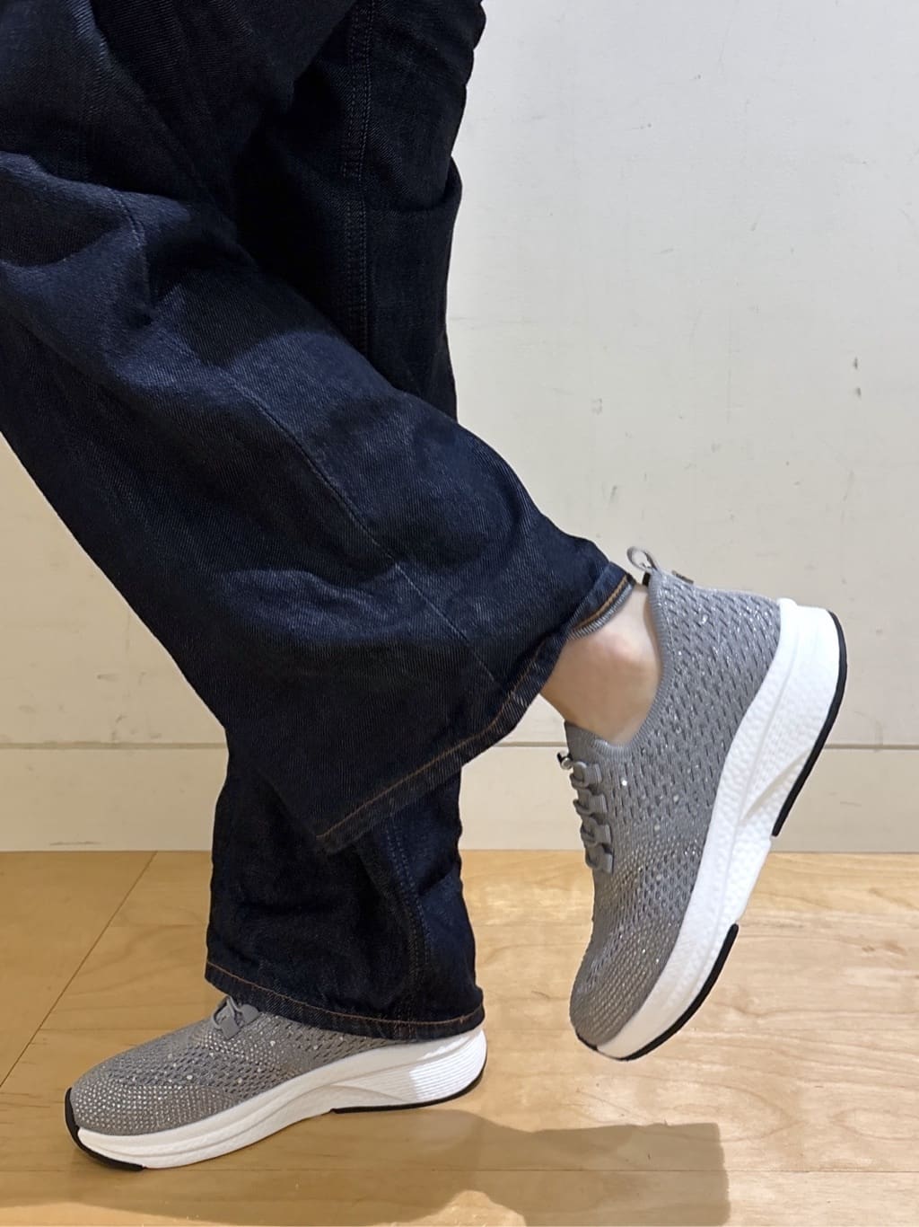 STACCATOのクリスタルカバースリッポンを使ったコーディネートを紹介します。｜Rakuten Fashion(楽天ファッション／旧楽天ブランドアベニュー)7295398