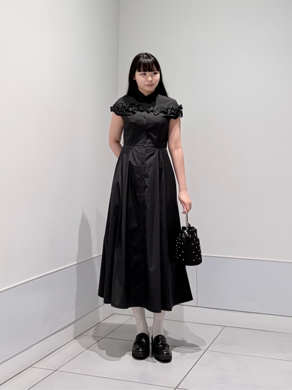 allurevilleのメニーリボンシャツワンピースを使ったコーディネートを紹介します。｜Rakuten Fashion(楽天ファッション／旧楽天ブランドアベニュー)7296436