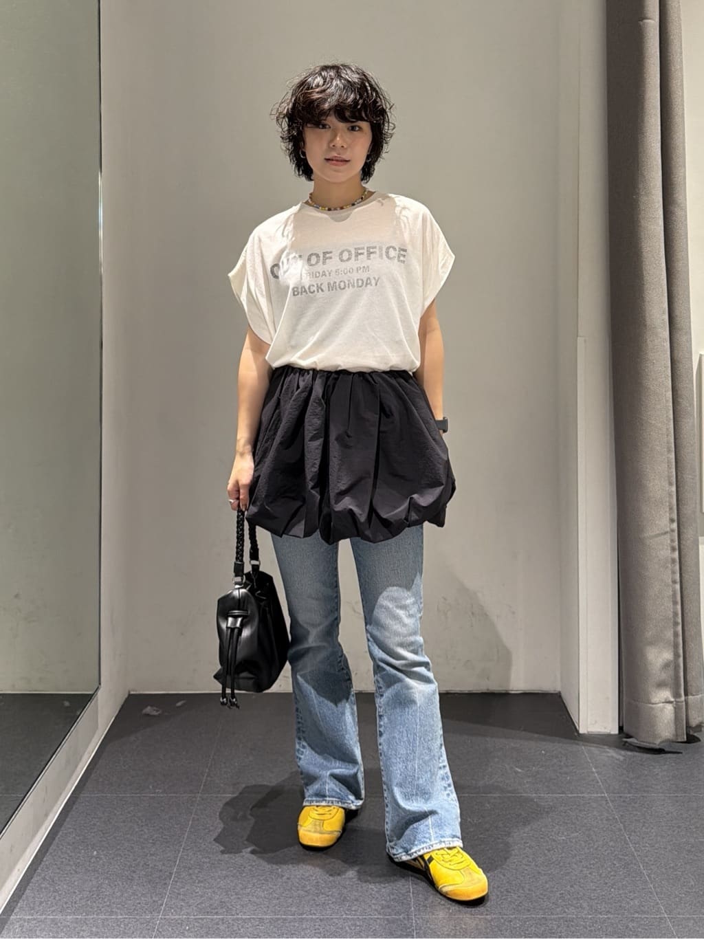 AZUL by moussyのフレンチスリーブロゴプリントTを使ったコーディネートを紹介します。｜Rakuten Fashion(楽天ファッション／旧楽天ブランドアベニュー)7299590