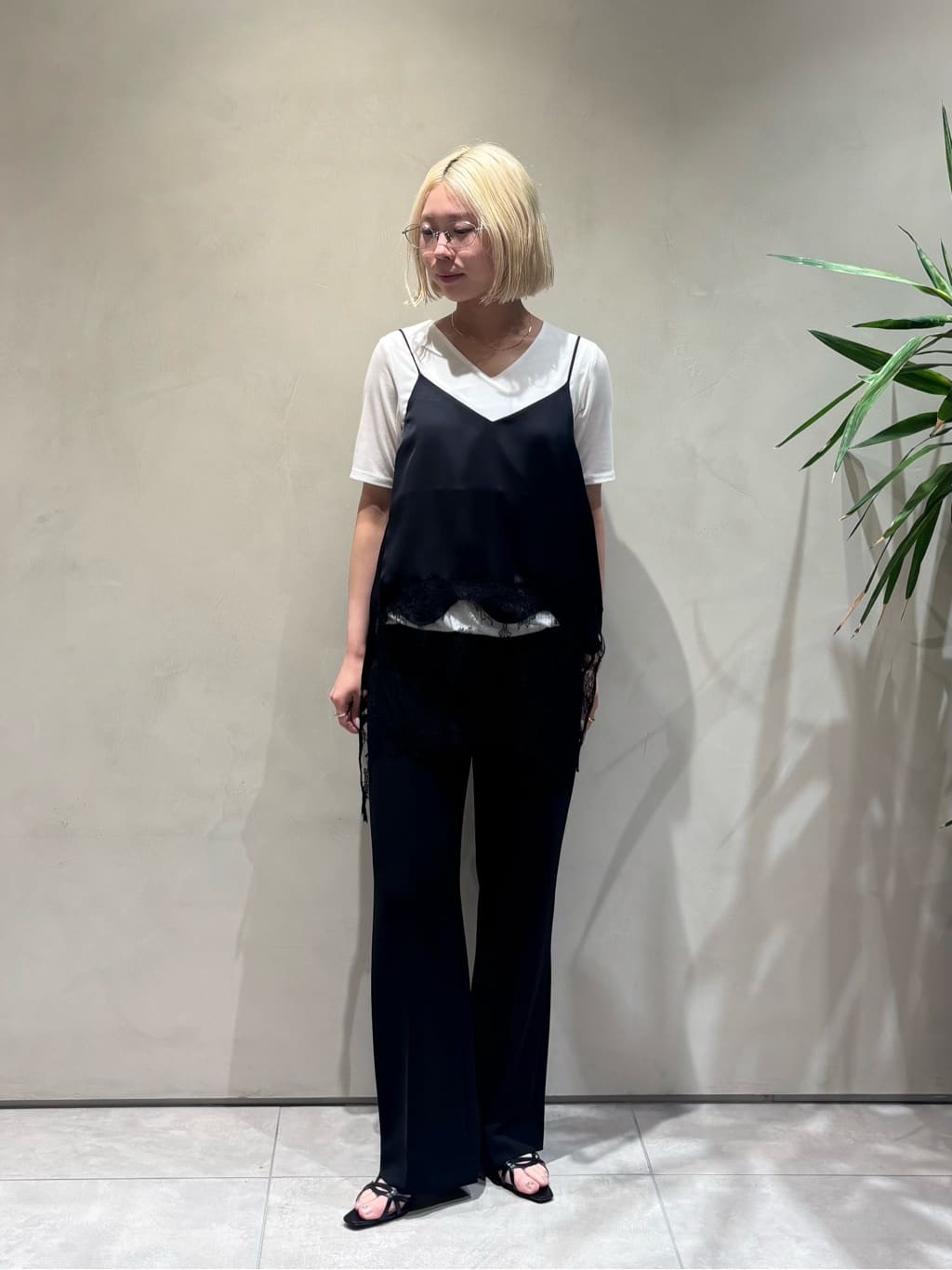 conte アシンメトリー　レース　キャミソール conte キャミソール 「conte」アシンメトリー レース キャミソール