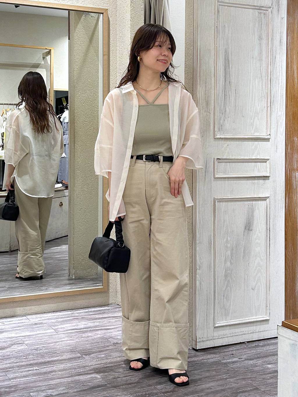 mysty womanのコクーンシアーシャツSSを使ったコーディネートを紹介します。｜Rakuten Fashion(楽天ファッション／旧楽天ブランドアベニュー)7303718