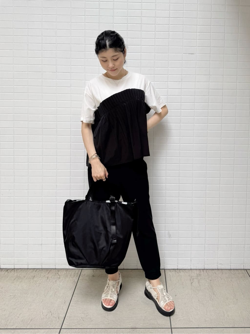 ear PAPILLONNERのフリルTシャツ【SUM1 STYLE】を使ったコーディネートを紹介します。｜Rakuten Fashion(楽天ファッション／旧楽天ブランドアベニュー)7305538