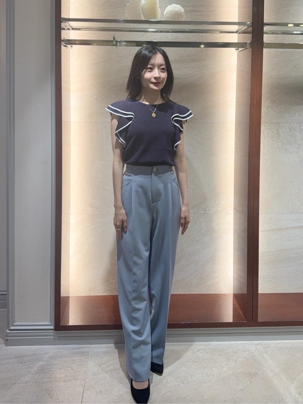 Viaggio Bluのストレートワイドパンツを使ったコーディネートを紹介します。｜Rakuten Fashion(楽天ファッション／旧楽天ブランドアベニュー)7305586