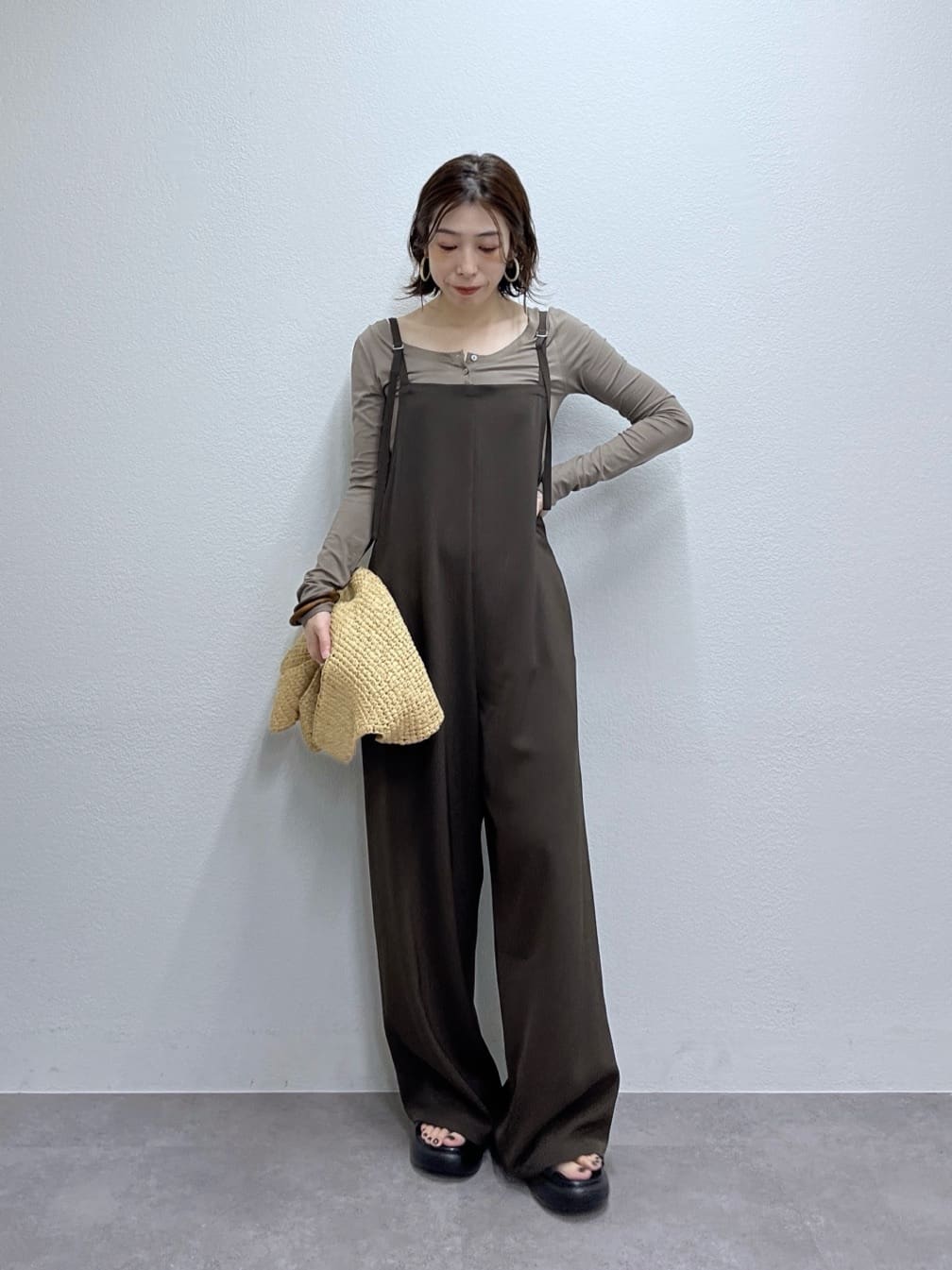 GALLARDAGALANTEの【2サイズ展開】ドライクロスサロペットを使ったコーディネートを紹介します。｜Rakuten Fashion(楽天ファッション／旧楽天ブランドアベニュー)7306500
