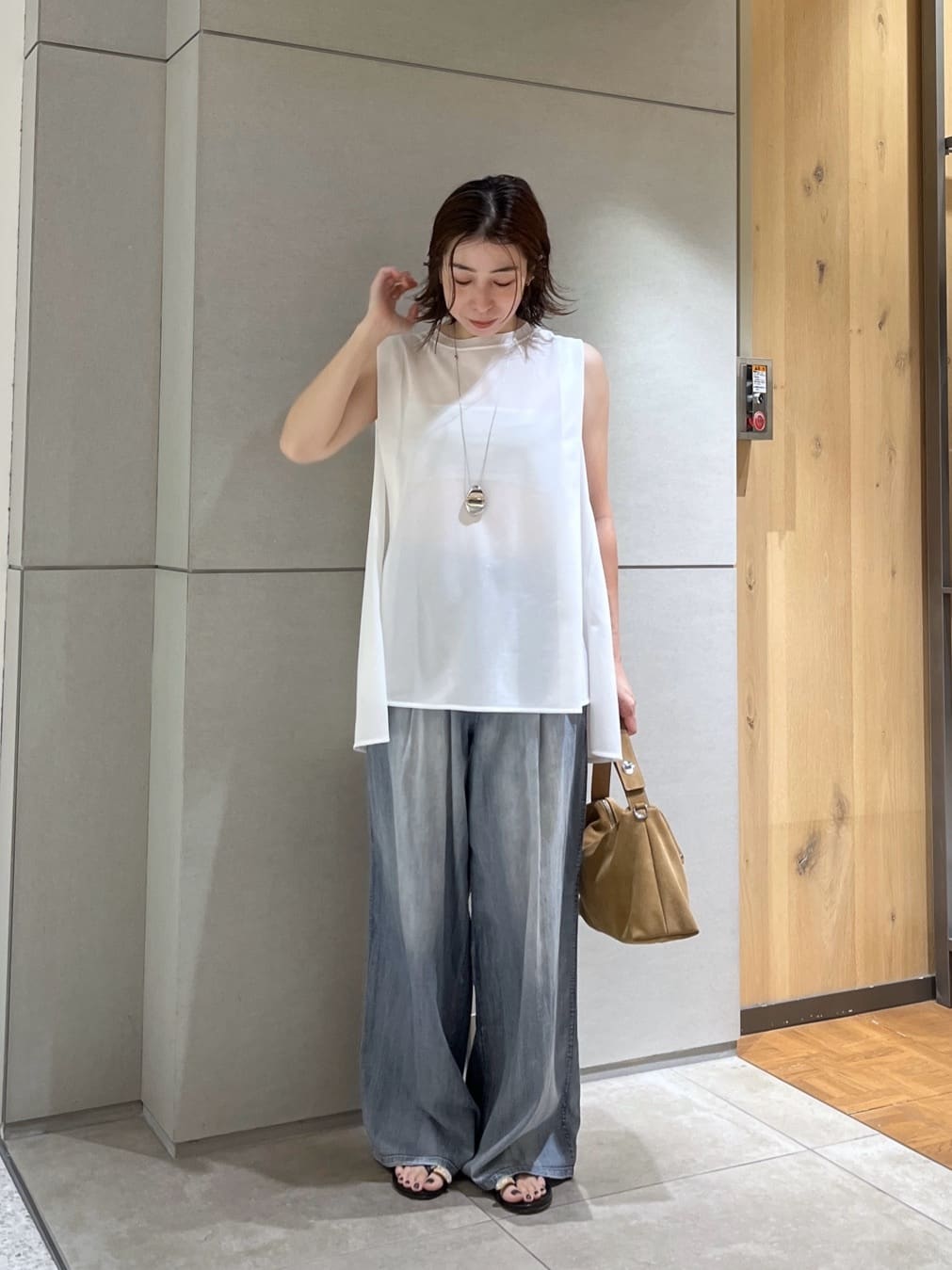GALLARDAGALANTEのバックフレアカットソーを使ったコーディネートを紹介します。｜Rakuten Fashion(楽天ファッション／旧楽天ブランドアベニュー)7306655