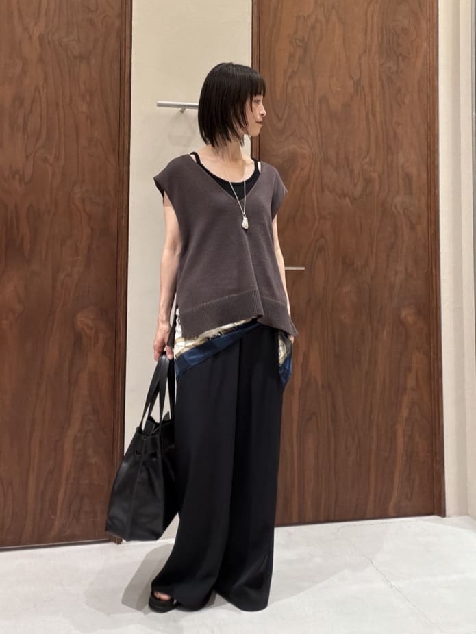GALLARDAGALANTEのサイドスリットニットを使ったコーディネートを紹介します。｜Rakuten Fashion(楽天ファッション／旧楽天ブランドアベニュー)7306741