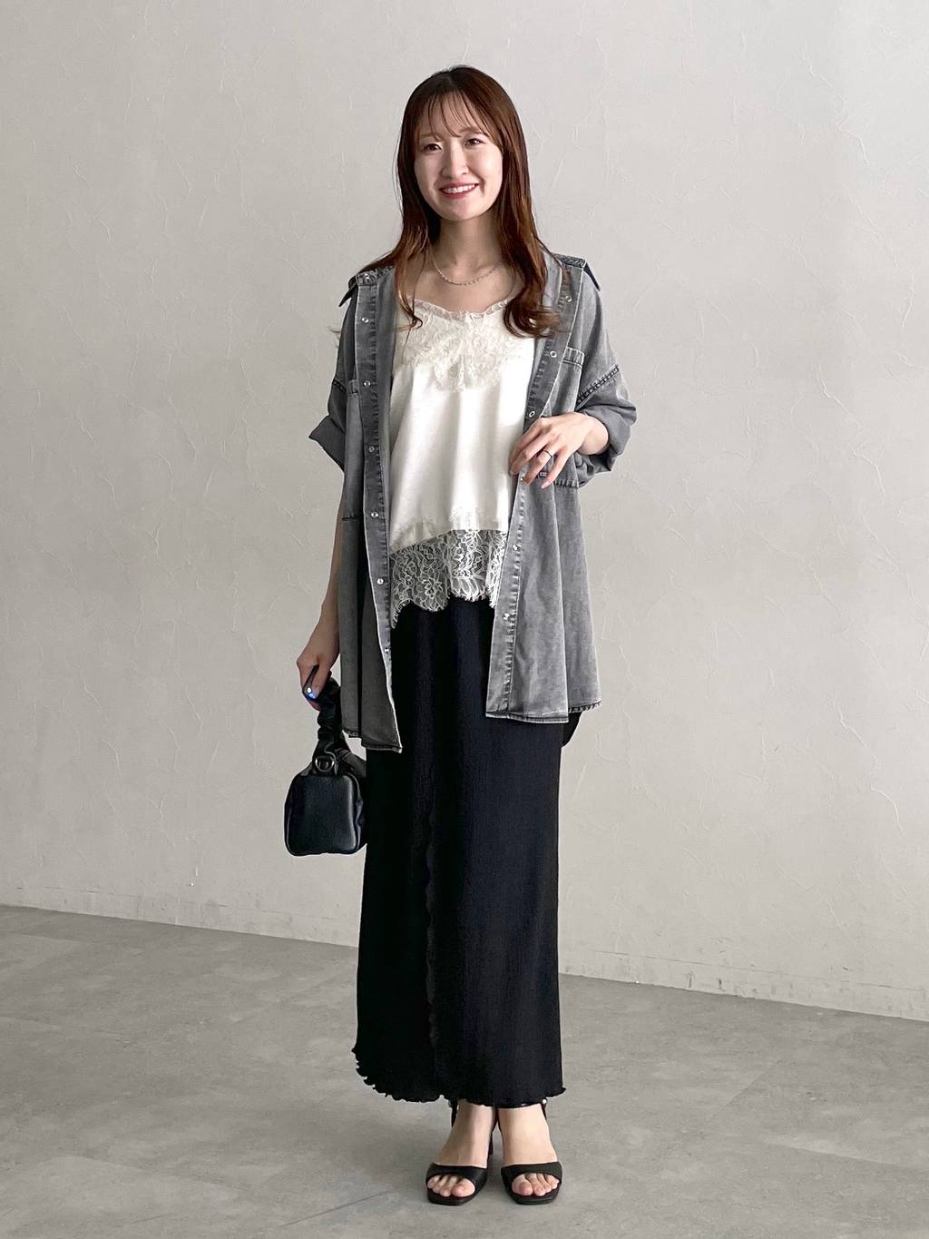 mysty womanのロールアップライトデニムシャツを使ったコーディネートを紹介します。｜Rakuten Fashion(楽天ファッション／旧楽天ブランドアベニュー)7306844