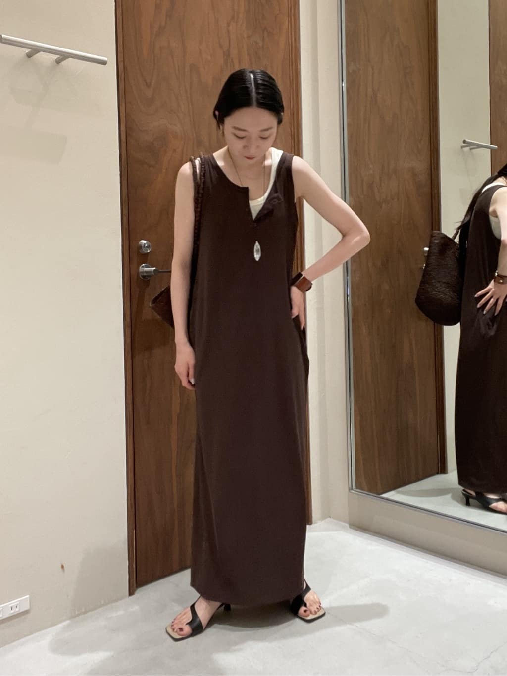 GALLARDAGALANTEの【2サイズ展開】ヘンリーカットマキシワンピースを使ったコーディネートを紹介します。｜Rakuten Fashion(楽天ファッション／旧楽天ブランドアベニュー)7307949