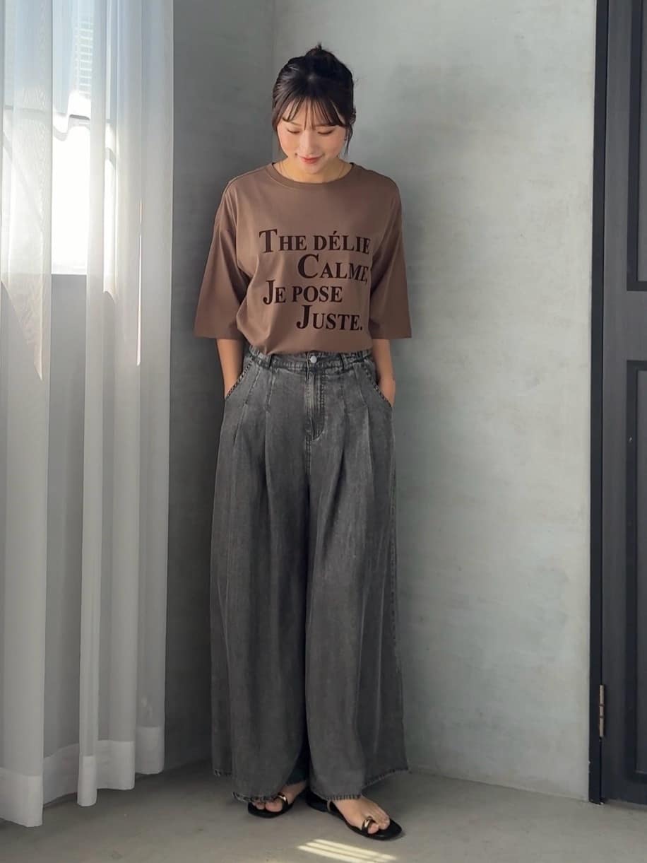MAYSON GREYのビンテージライクメッセージルーズTシャツを使ったコーディネートを紹介します。｜Rakuten Fashion(楽天ファッション／旧楽天ブランドアベニュー)7308838