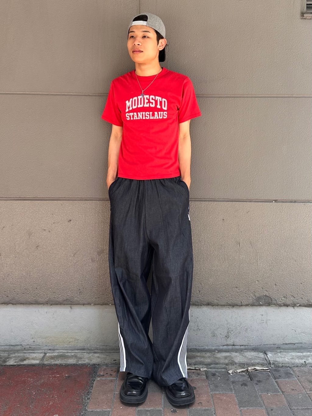 FREAK’S STOREのカレッジロゴ Tシャツを使ったコーディネートを紹介します。｜Rakuten Fashion(楽天ファッション／旧楽天ブランドアベニュー)7309190