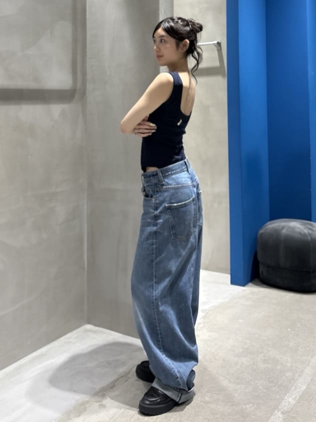 HeRIN.CYEのstraight denim pantsを使ったコーディネートを紹介します。｜Rakuten Fashion(楽天ファッション／旧楽天ブランドアベニュー)7310579