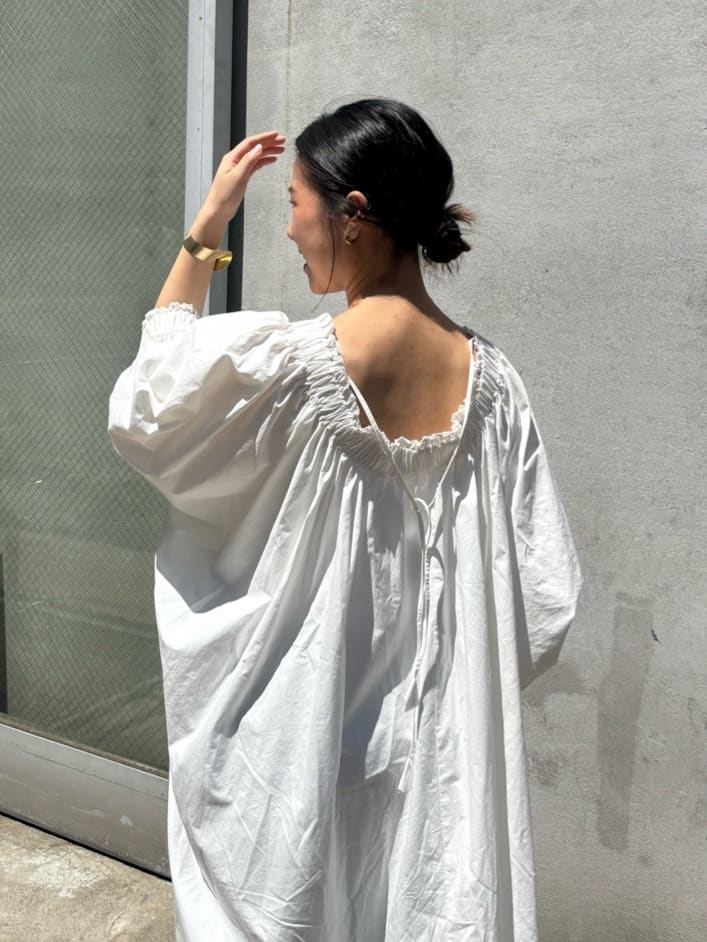 GALLARDAGALANTEの【Dhritie】スキッパーギャザーロングワンピースを使ったコーディネートを紹介します。｜Rakuten Fashion(楽天ファッション／旧楽天ブランドアベニュー)7309020