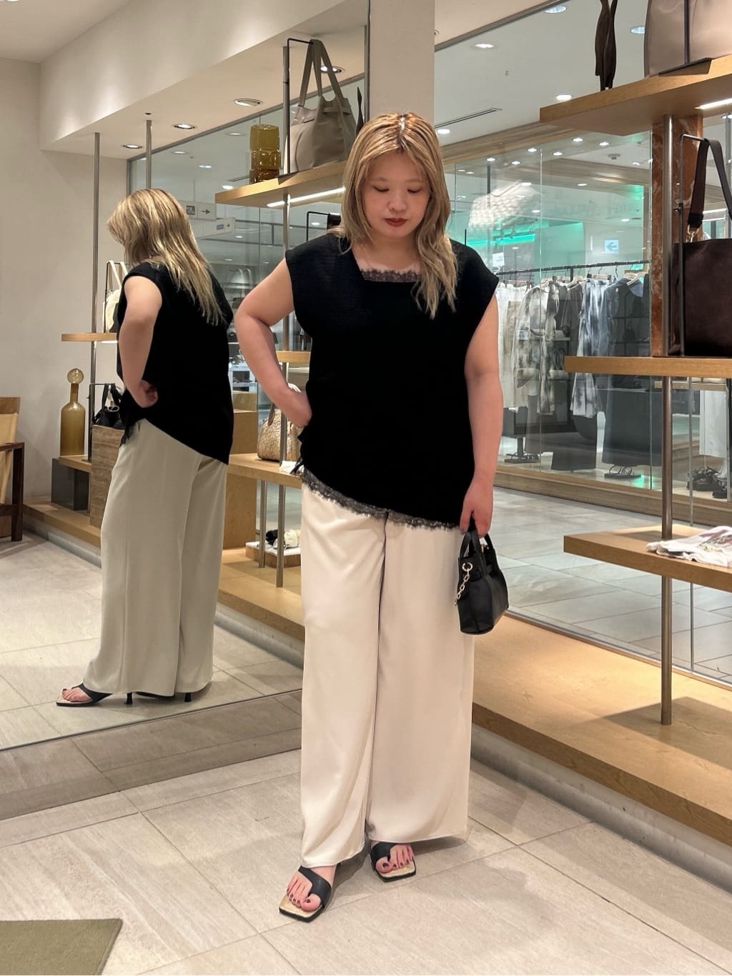 GALLARDAGALANTEのサイドスリットニットを使ったコーディネートを紹介します。｜Rakuten Fashion(楽天ファッション／旧楽天ブランドアベニュー)7311096