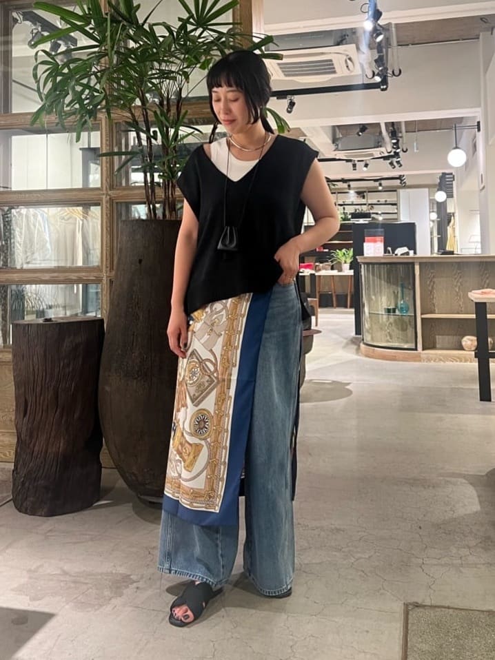 GALLARDAGALANTEのサイドスリットニットを使ったコーディネートを紹介します。｜Rakuten Fashion(楽天ファッション／旧楽天ブランドアベニュー)7311291