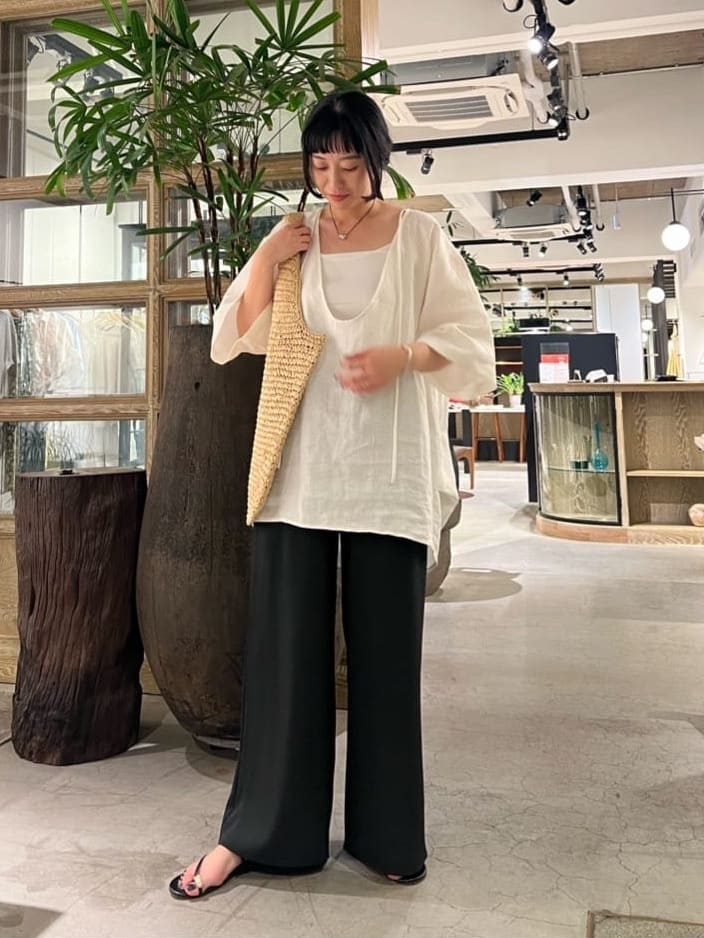 GALLARDAGALANTEのリネンディープネックプルオーバーを使ったコーディネートを紹介します。｜Rakuten Fashion(楽天ファッション／旧楽天ブランドアベニュー)7311322