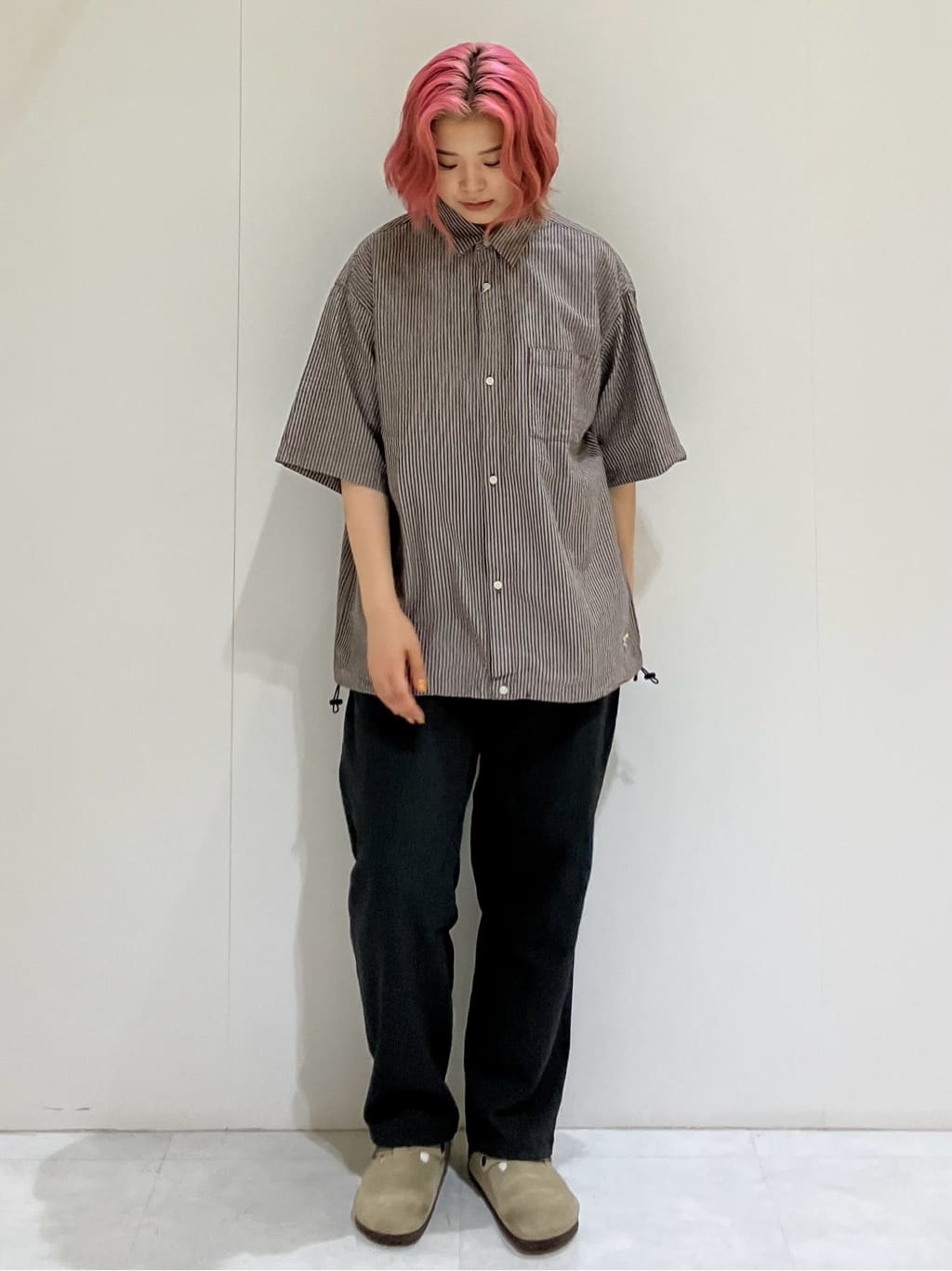 FREAK’S STOREのFREAK'S STORE for BEACH & FES リラックスフィット ワンポイントロゴ スピンドル ヘンリーネックTシャツを使ったコーディネートを紹介します。｜Rakuten Fashion(楽天ファッション／旧楽天ブランドアベニュー)7313167