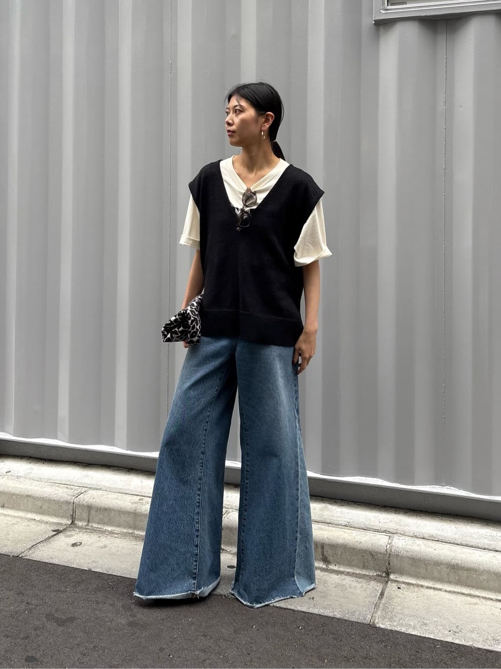 GALLARDAGALANTEの切替フレアデニムを使ったコーディネートを紹介します。｜Rakuten Fashion(楽天ファッション／旧楽天ブランドアベニュー)7319907