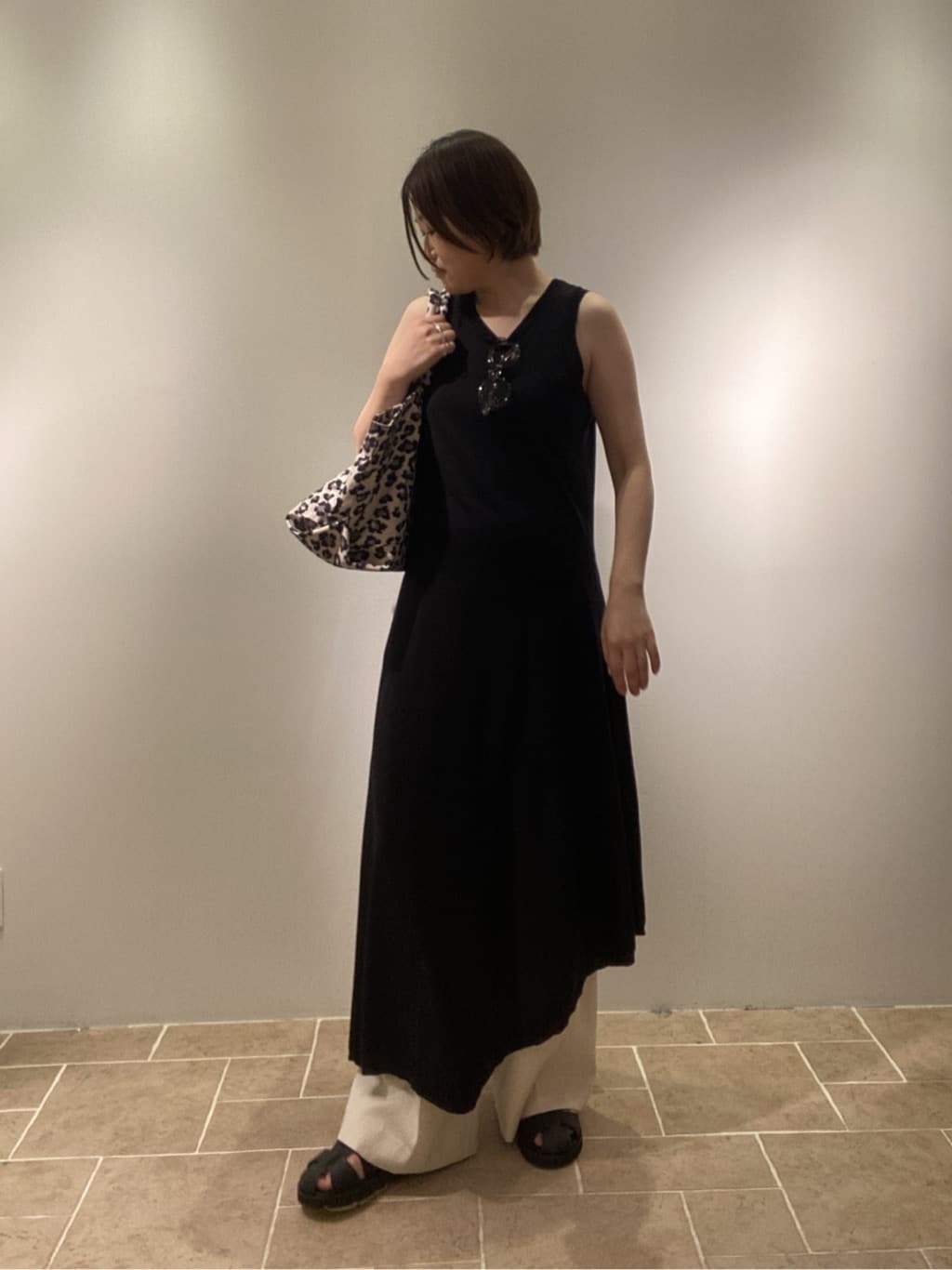 GALLARDAGALANTEの【HERITANOVUM】アシンメトリーニットドレスを使ったコーディネートを紹介します。｜Rakuten Fashion(楽天ファッション／旧楽天ブランドアベニュー)7319976