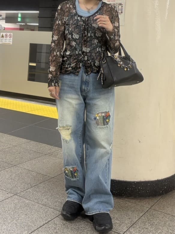 ear PAPILLONNERのスタッズボストンバッグを使ったコーディネートを紹介します。｜Rakuten Fashion(楽天ファッション／旧楽天ブランドアベニュー)7320394