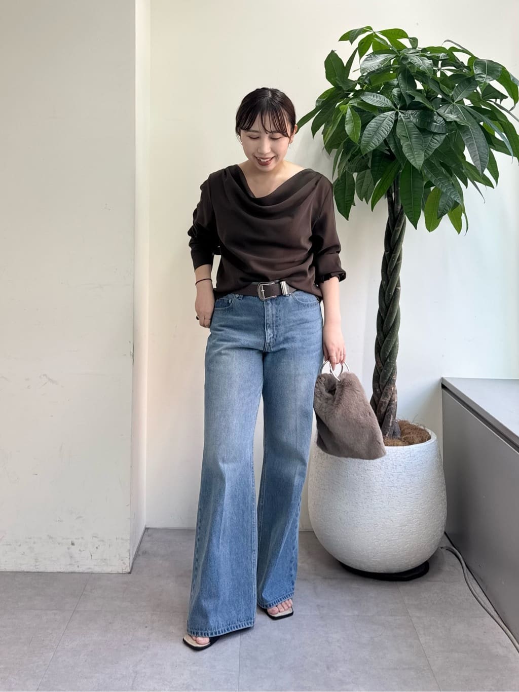 GALLARDAGALANTEのタイ付きドレープブラウスを使ったコーディネートを紹介します。｜Rakuten Fashion(楽天ファッション／旧楽天ブランドアベニュー)7323494
