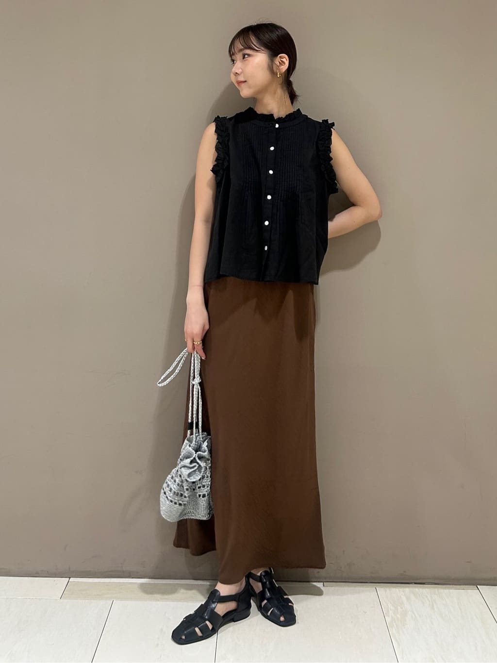 FREAK’S STOREのナロースカートを使ったコーディネートを紹介します。｜Rakuten Fashion(楽天ファッション／旧楽天ブランドアベニュー)7326441