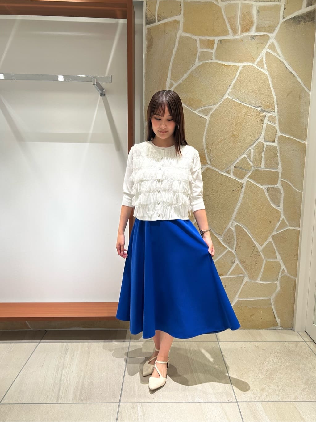 Viaggio Bluのチュールリボンフリンジニットカーディガンを使ったコーディネートを紹介します。｜Rakuten Fashion(楽天ファッション／旧楽天ブランドアベニュー)7326722