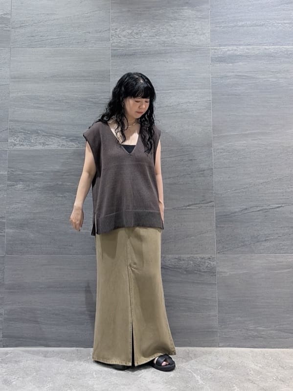GALLARDAGALANTEのサイドスリットニットを使ったコーディネートを紹介します。｜Rakuten Fashion(楽天ファッション／旧楽天ブランドアベニュー)7328174