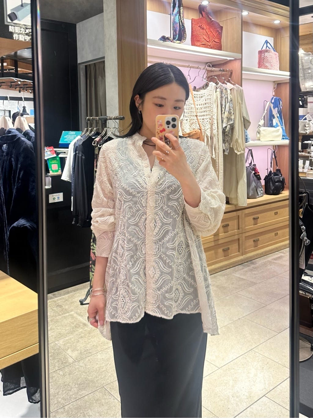 ear PAPILLONNERのシアー刺繍ブラウス【SUM1 STYLE】を使ったコーディネートを紹介します。｜Rakuten Fashion(楽天ファッション／旧楽天ブランドアベニュー)7329951