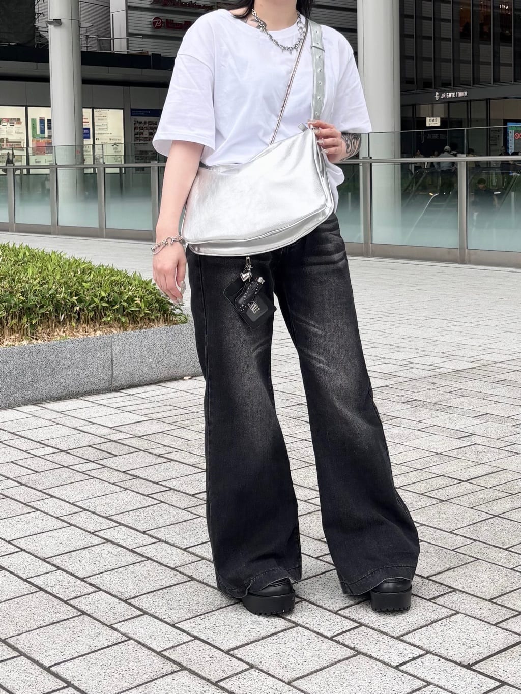 ear PAPILLONNERの《本革/470g》スワロ-マチショルダーバッグを使ったコーディネートを紹介します。｜Rakuten Fashion(楽天ファッション／旧楽天ブランドアベニュー)7332551