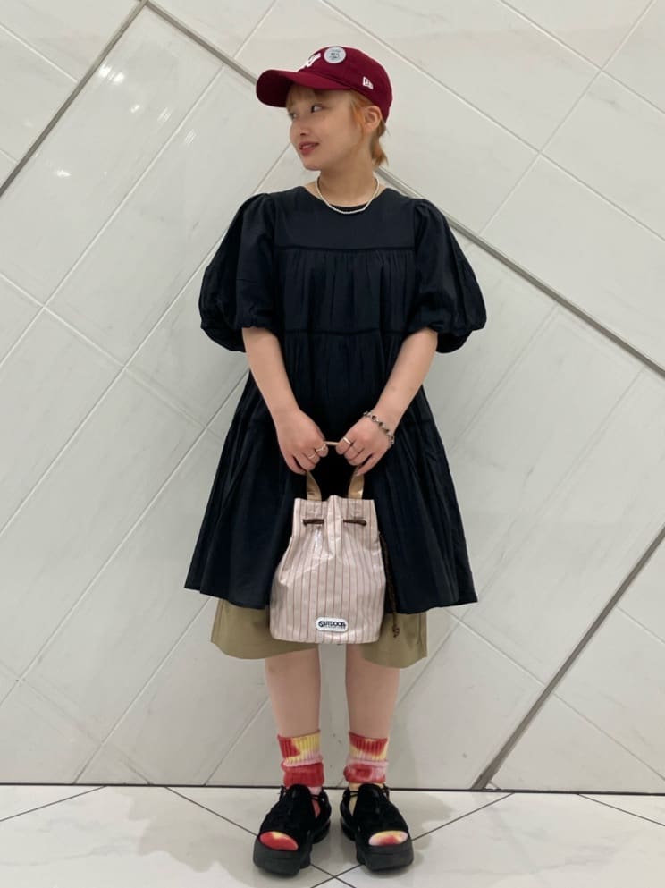 FREAK’S STOREのインドボイル バックオープン ティアードミニワンピースを使ったコーディネートを紹介します。｜Rakuten Fashion(楽天ファッション／旧楽天ブランドアベニュー)7334347