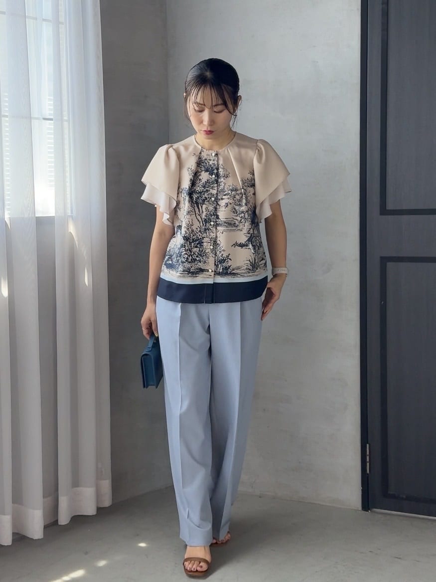 Viaggio Bluのバンビプリントブラウスを使ったコーディネートを紹介します。｜Rakuten Fashion(楽天ファッション／旧楽天ブランドアベニュー)7338067