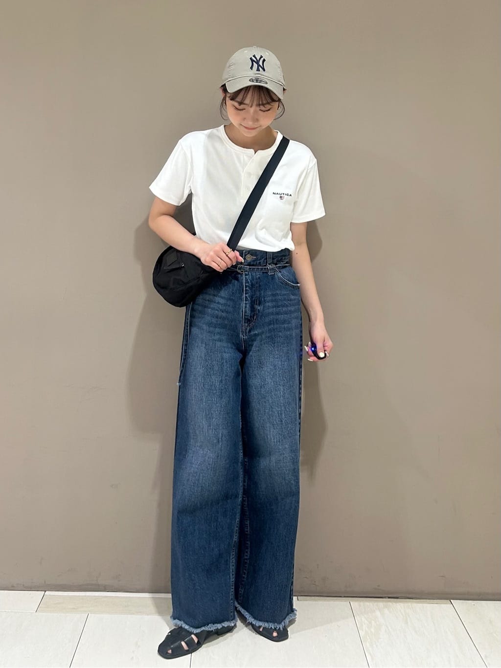 FREAK’S STOREのEssential タイトフィット S/S ヘンリーネックTシャツを使ったコーディネートを紹介します。｜Rakuten Fashion(楽天ファッション／旧楽天ブランドアベニュー)7338720