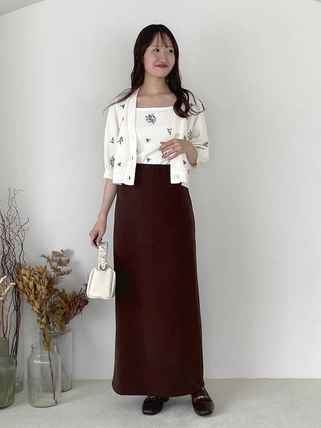 mysty womanのフラワー刺繍ニットカーディガン5分袖を使ったコーディネートを紹介します。｜Rakuten Fashion(楽天ファッション／旧楽天ブランドアベニュー)7342420