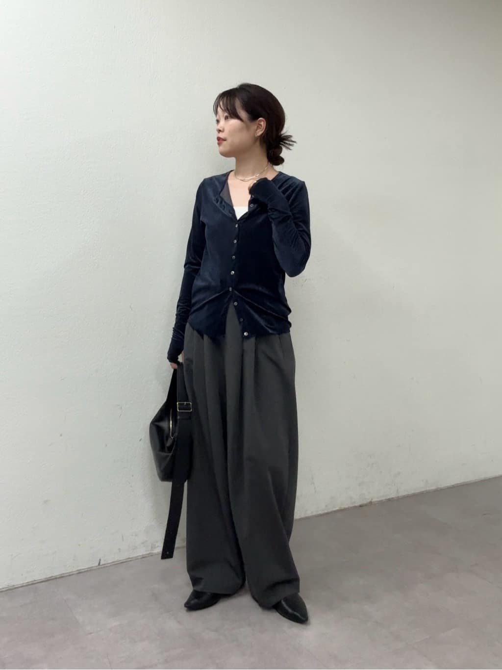 GALLARDAGALANTEの梳毛ライクカーブスラックスを使ったコーディネートを紹介します。｜Rakuten Fashion(楽天ファッション／旧楽天ブランドアベニュー)7343544